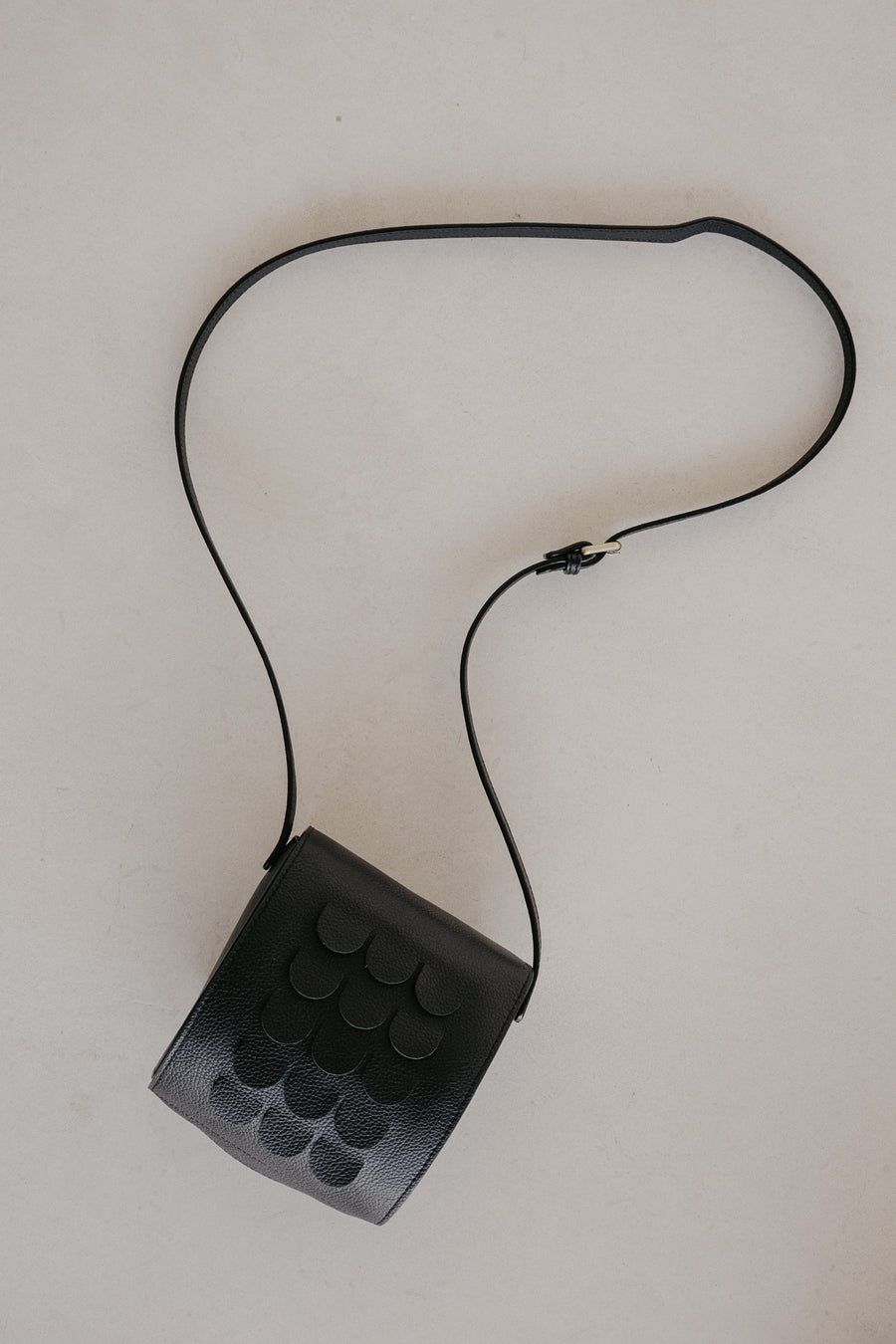 Mini Scales | Black Structured