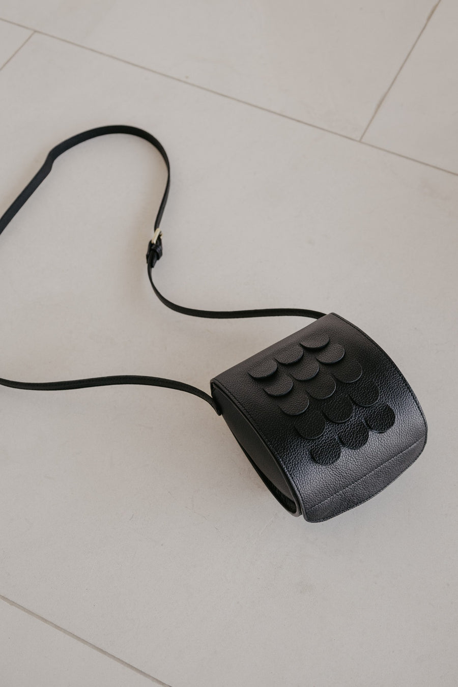 Mini Scales | Black Structured