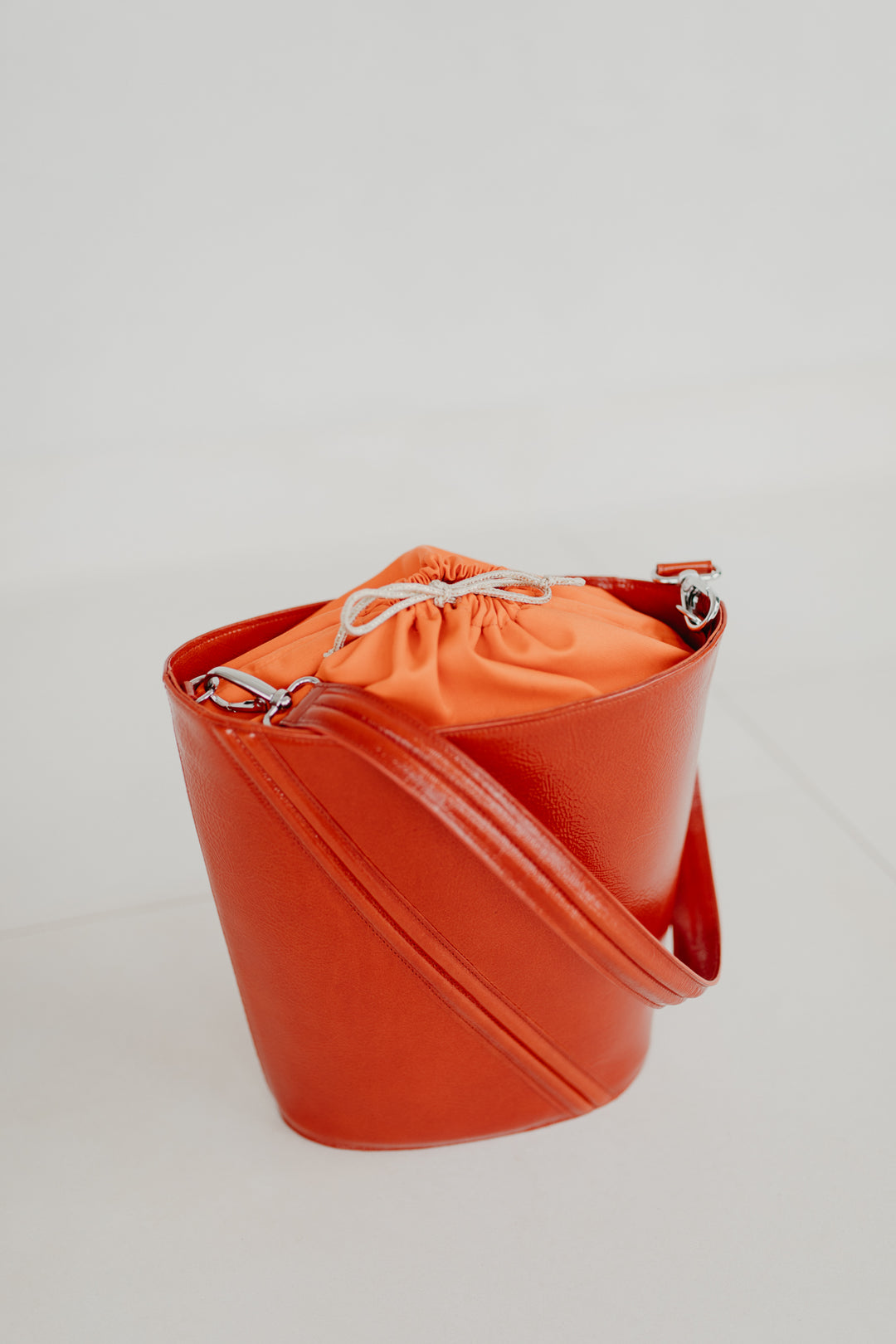 Sac Bucket | Garnet