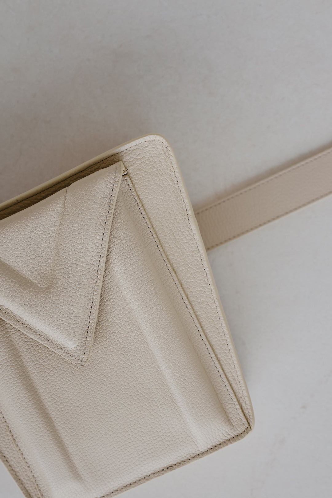 Belt Bag: Belt XL Sand Structured + Trapezium M Sand Structured
