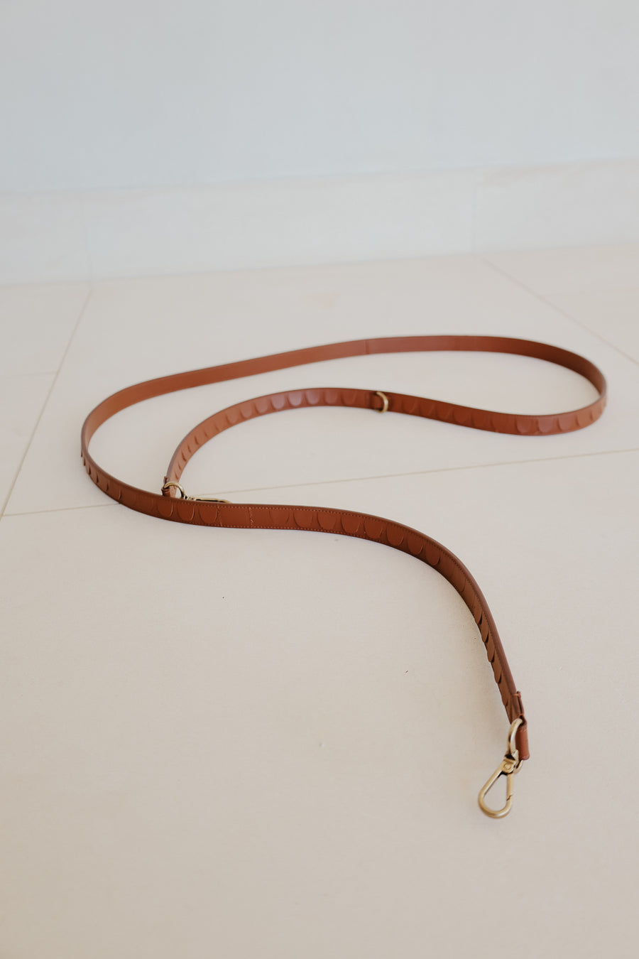 Leash Scales | Dark Cognac