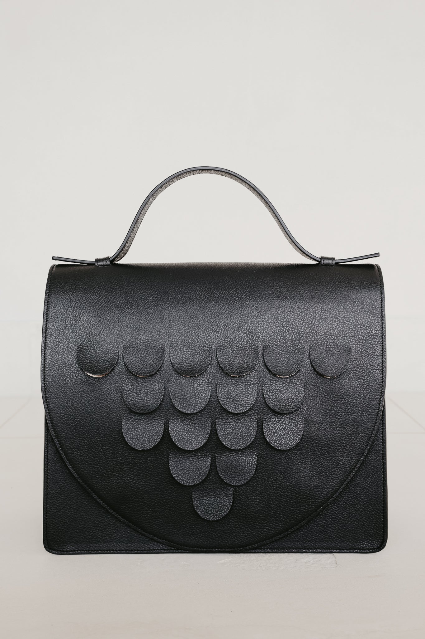 Midi Briefcase 2.0 Scales | Black Structured