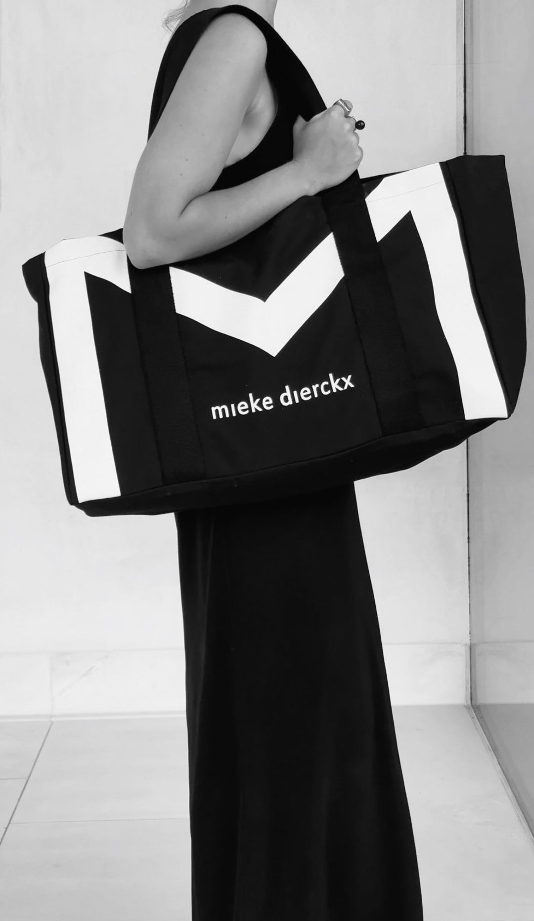 The M Tote Bag | Black / White