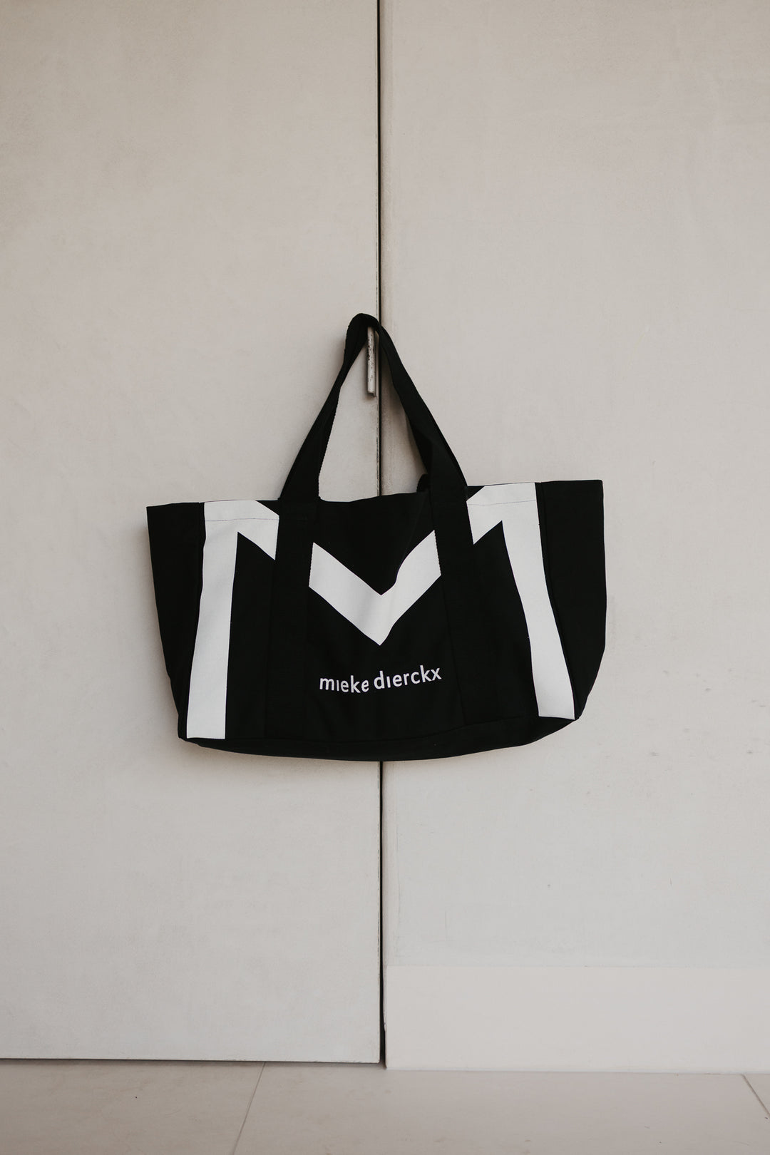 The M Tote Bag | Black / White