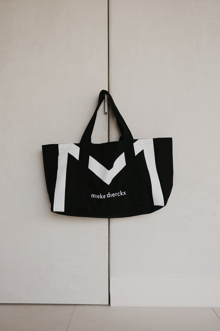 The M Tote Bag | Black / White