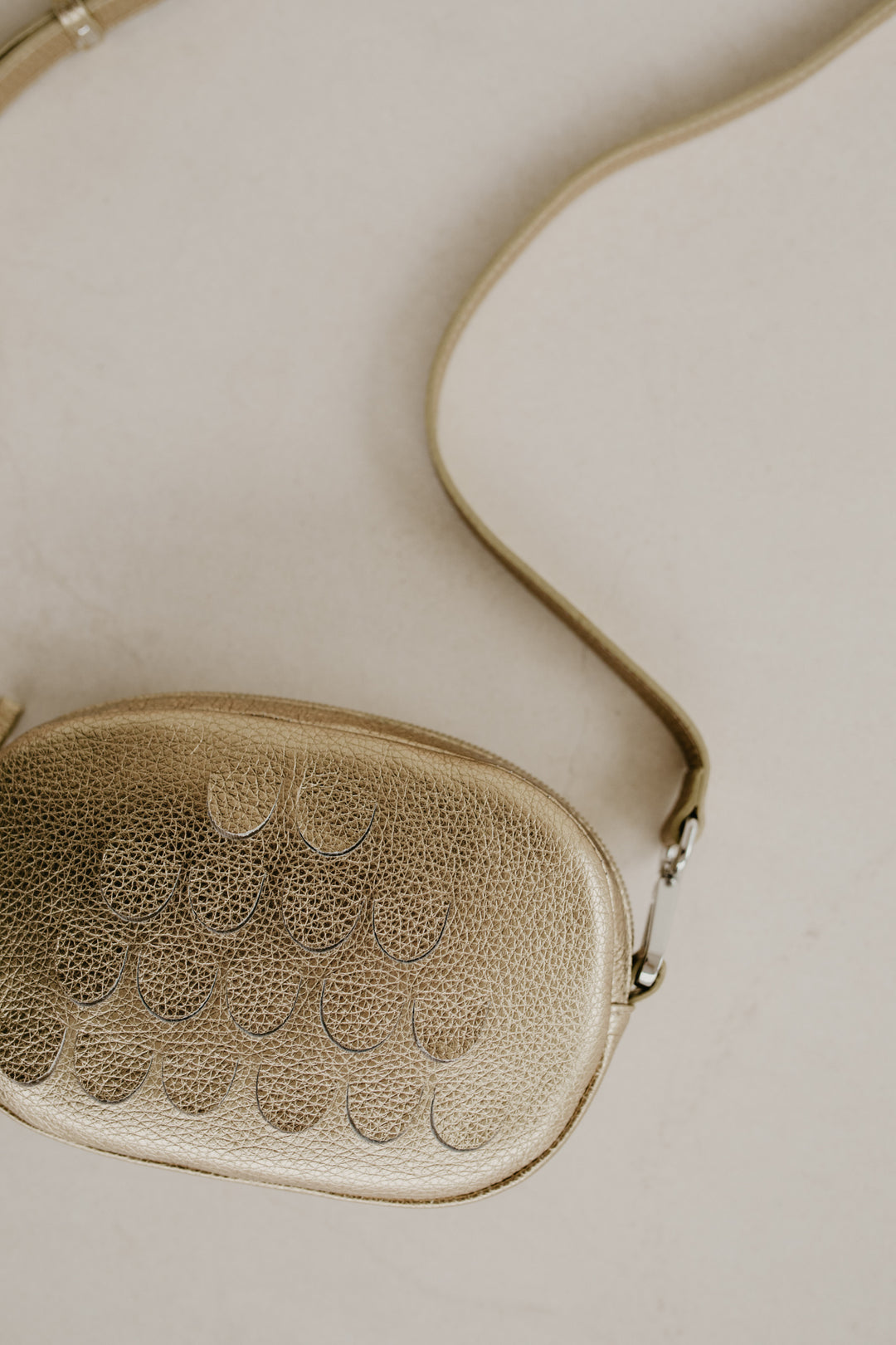 Ovale Mini Tas | Zacht Goud Gestructureerd