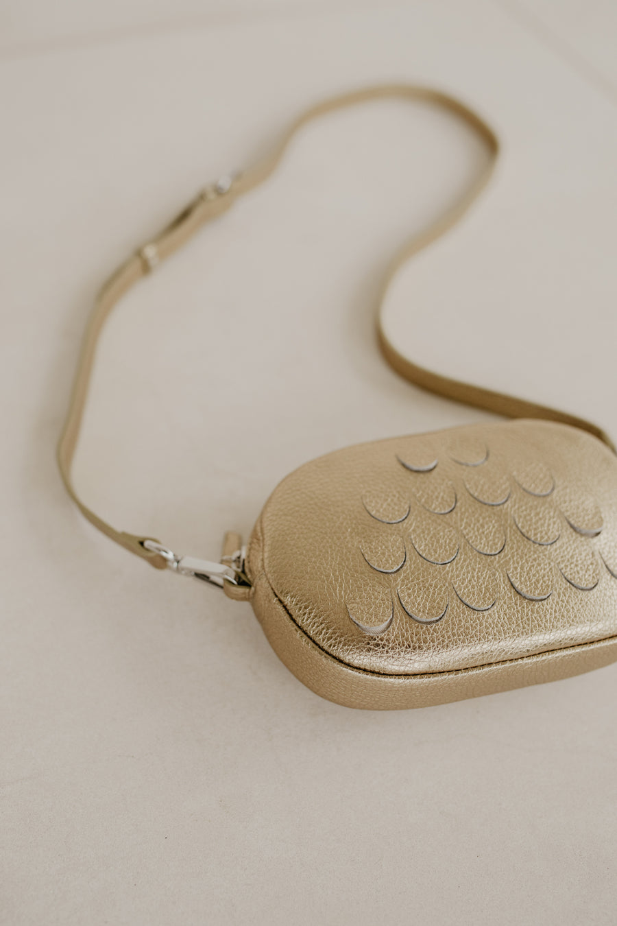 Ovale Mini Tas | Zacht Goud Gestructureerd