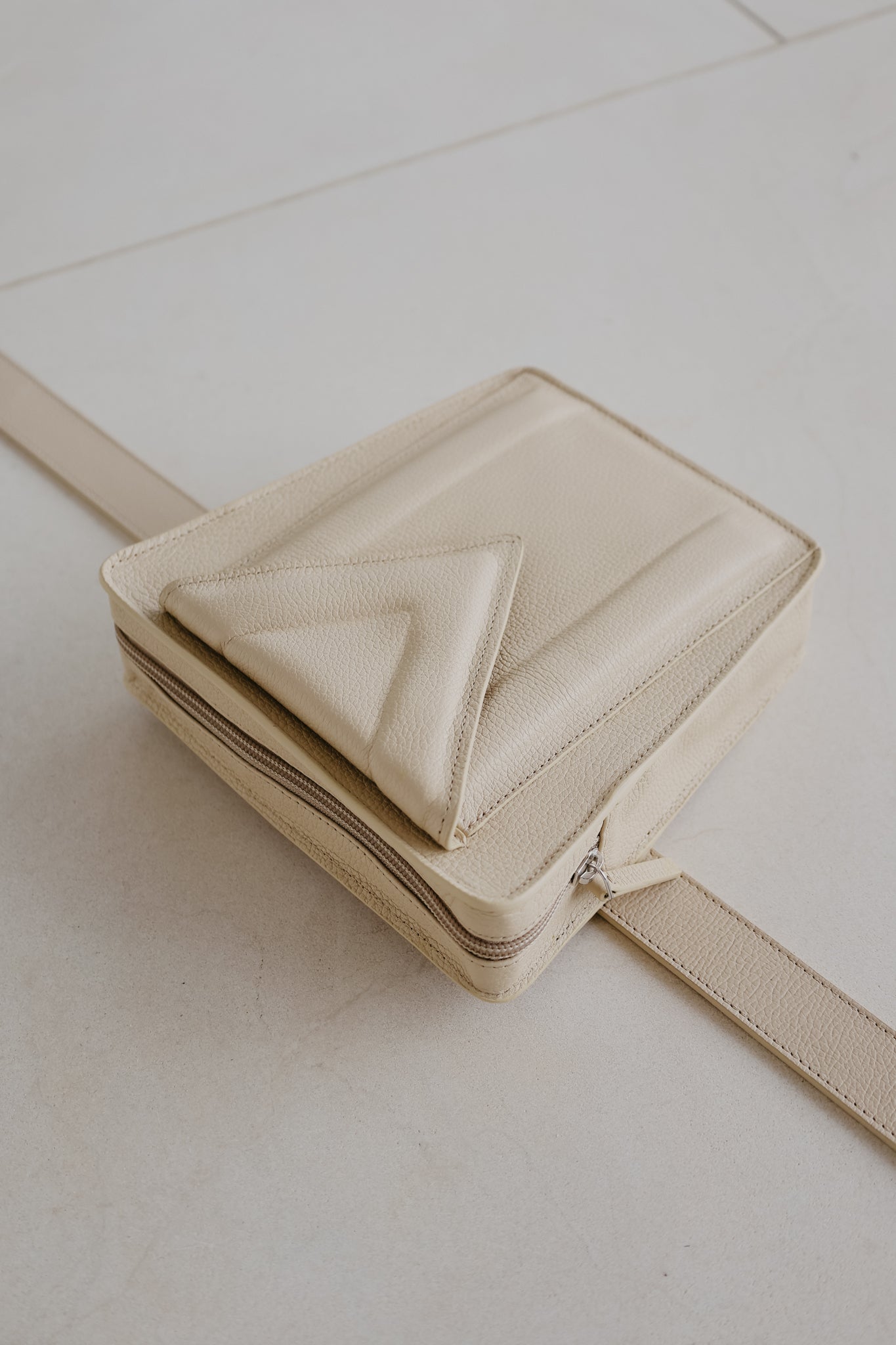 Belt Bag: Belt XL Sand Structured + Trapezium M Sand Structured