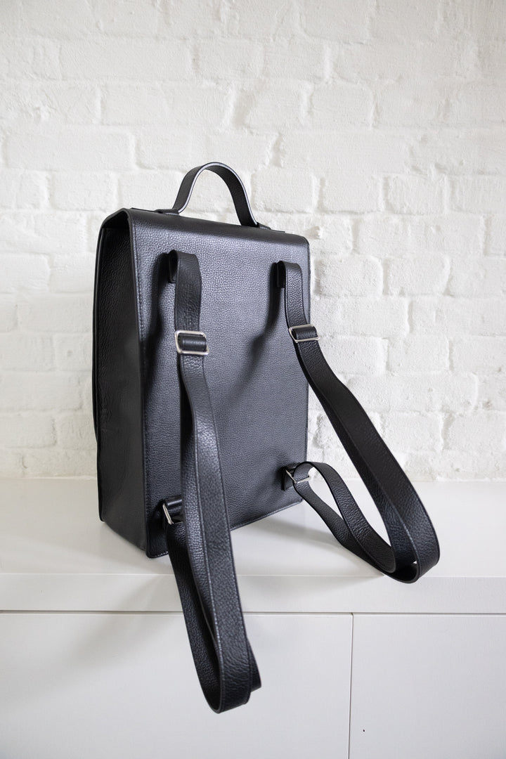 SS. Backpack Black Structured