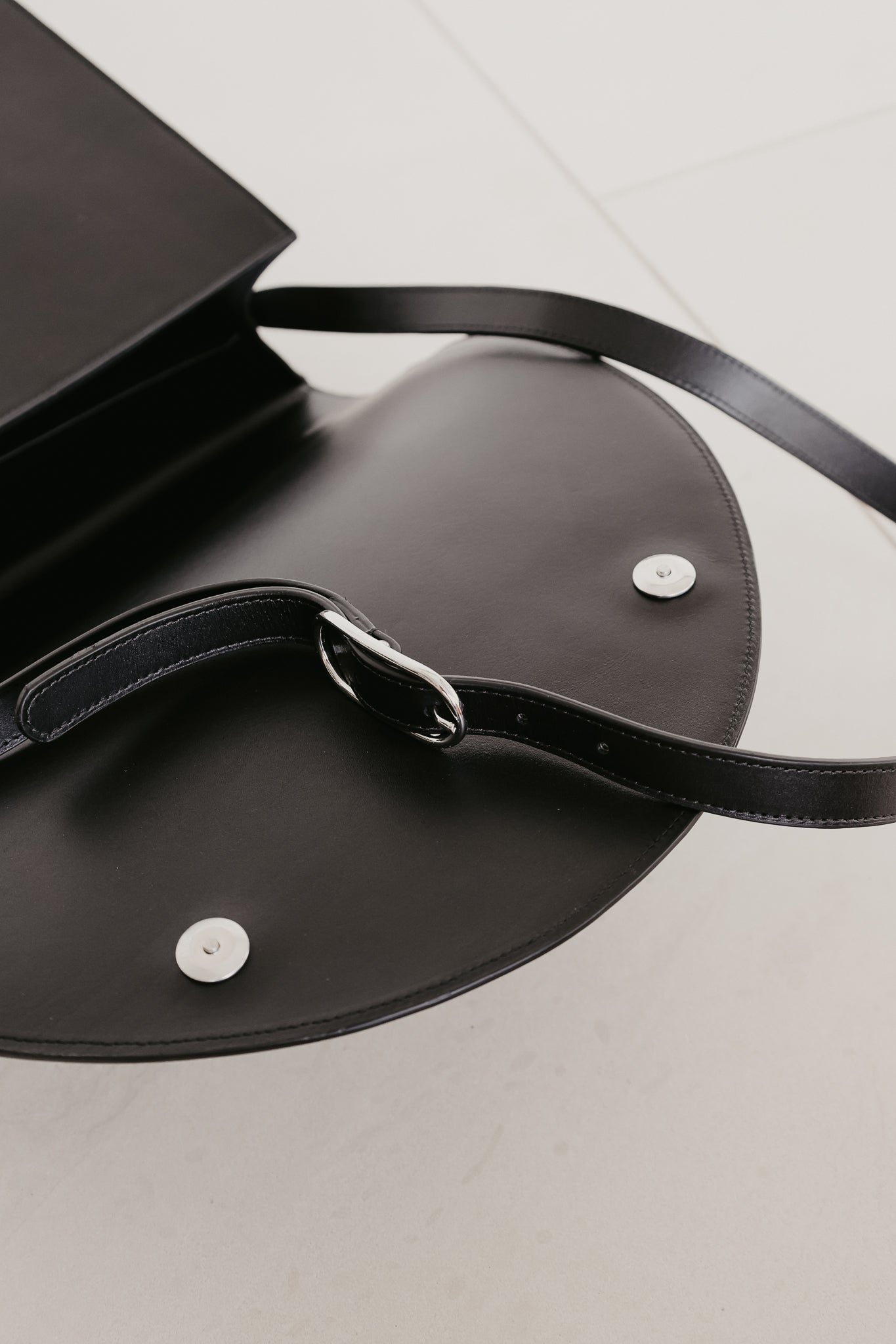 Midi Briefcase 2.0 Scales | Black Pure