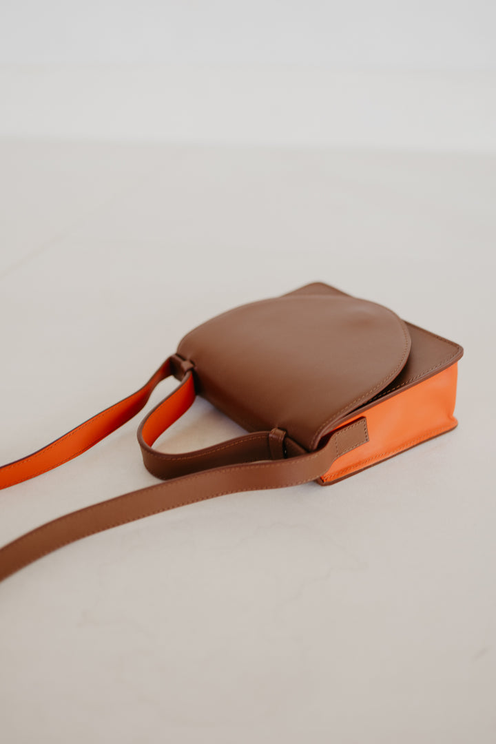 Micro Briefcase | Dark Cognac / Naranja Pure