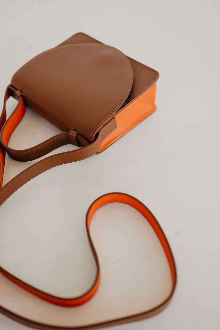 Micro Briefcase | Dark Cognac / Naranja Pure