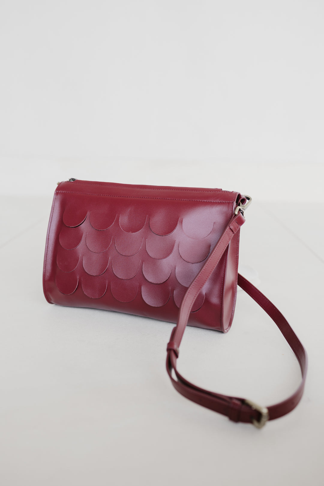 Scales | Bordeaux Pure