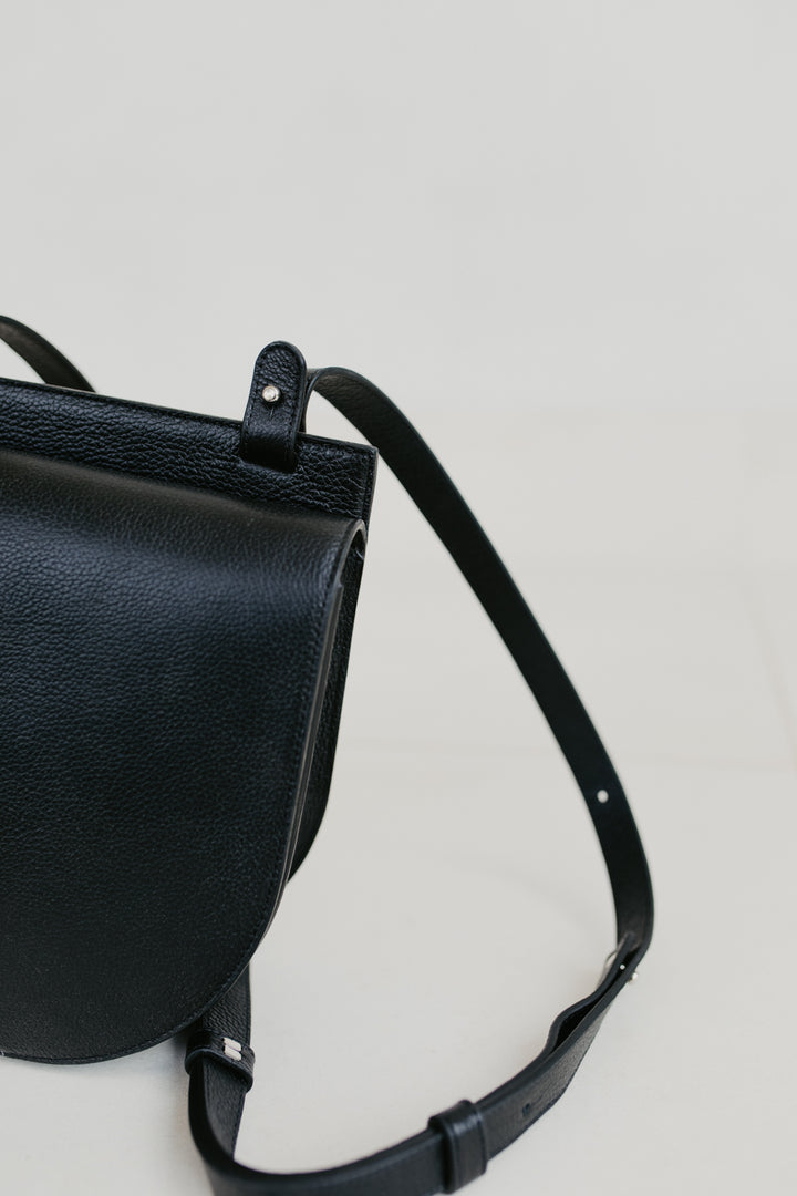 Single Saddle | Black Structured