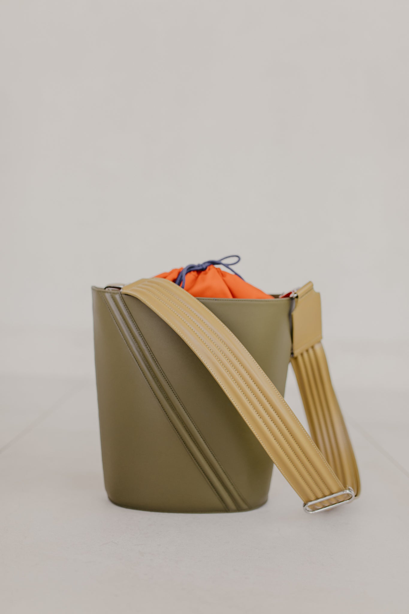 Bucket Bag | Khaki / Naranja